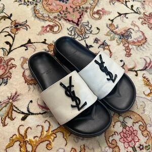 Yves Saint Laurent logo off-white/black sandal